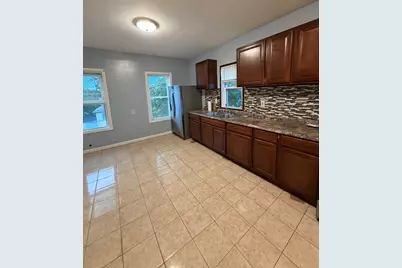 51 Snell St #3, Brockton, MA 02301 - Photo 2