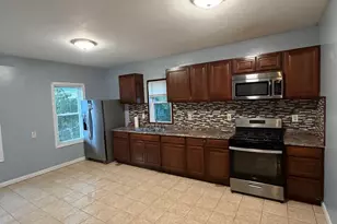 51 Snell St, Brockton, MA 02301 - Photo 2