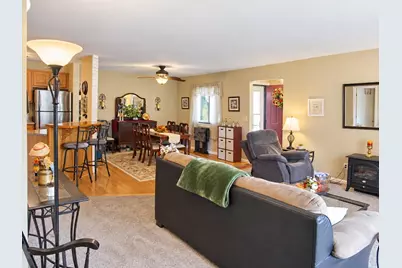 24 Magnolia St #2B, Attleboro, MA 02703 - Photo 6