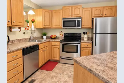 24 Magnolia St #2B, Attleboro, MA 02703 - Photo 8