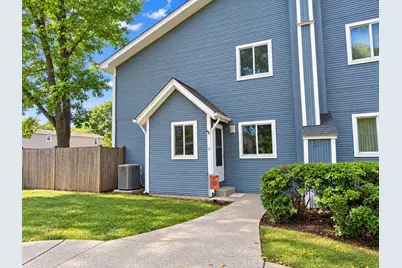 24 Magnolia St #2B, Attleboro, MA 02703 - Photo 2