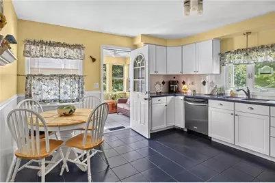 130 Thurston Street, East Providence, RI 02915 - Photo 14
