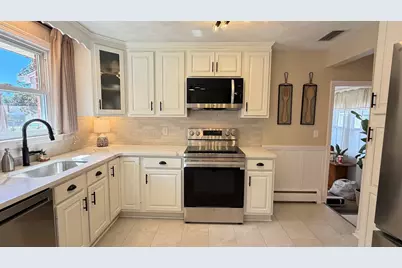 229 McCarthy Ave, Chicopee, MA 01020 - Photo 8