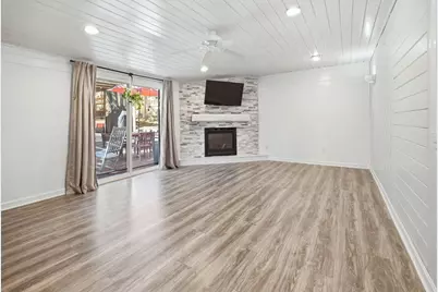 51 Mechanic St, Bellingham, MA 02019 - Photo 4
