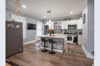 72 Mount Vernon St, Fitchburg, MA 01420 - Photo 2