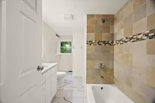 1088 Middleboro Ave, Taunton, MA 02718 - Photo 14