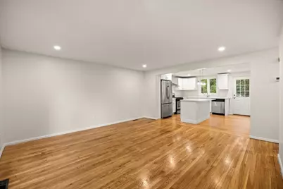 1088 Middleboro Ave, Taunton, MA 02718 - Photo 6