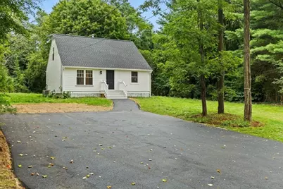 1088 Middleboro Ave, Taunton, MA 02718 - Photo 4