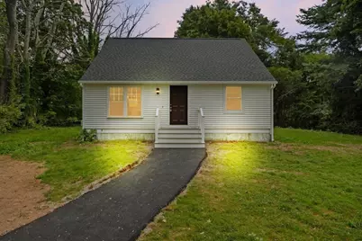 1088 Middleboro Ave, Taunton, MA 02718 - Photo 1