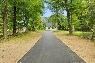 1088 Middleboro Ave, Taunton, MA 02718 - Photo 2