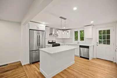 1088 Middleboro Ave, Taunton, MA 02718 - Photo 10