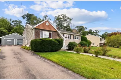 17 Acorn Dr, Randolph, MA 02368 - Photo 2