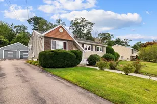 17 Acorn Dr, Randolph, MA 02368 - Photo 2
