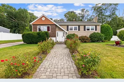 17 Acorn Dr, Randolph, MA 02368 - Photo 1
