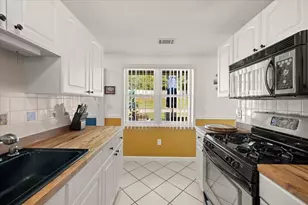 90 Smoke Rise Cir, Swansea, MA 02777 - Photo 10