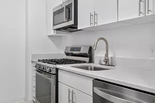 33 Pond Ave, Brookline, MA 02445 - Photo 4
