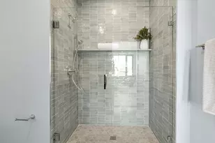 34 Oak St, Boston, MA 02136 - Photo 16