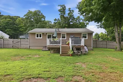 393 Cherry St, Holyoke, MA 01040 - Photo 24