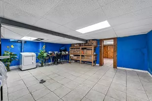 135 Emerson St, Springfield, MA 01118 - Photo 38