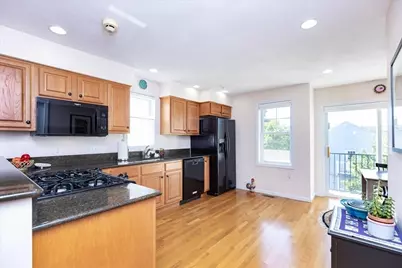 14-1/2 Roundy St #4, Beverly, MA 01915 - Photo 4