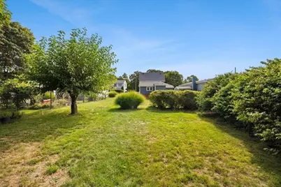 75 Ottawa St, Attleboro, MA 02703 - Photo 8
