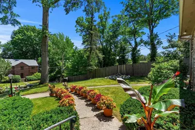 205 Gardner Rd, Brookline, MA 02445 - Photo 6