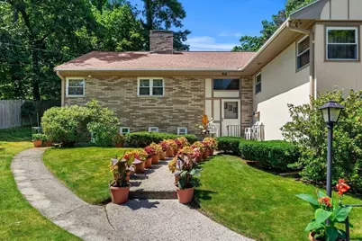 205 Gardner Rd, Brookline, MA 02445 - Photo 8