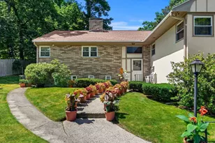205 Gardner Rd, Brookline, MA 02445 - Photo 8