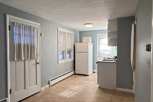 220 R Hamilton St, Cambridge, MA 02139 - Photo 2