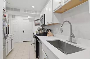 1584 Beacon St, Brookline, MA 02446 - Photo 18