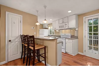 57 Hillcrest St, Waltham, MA 02451 - Photo 10