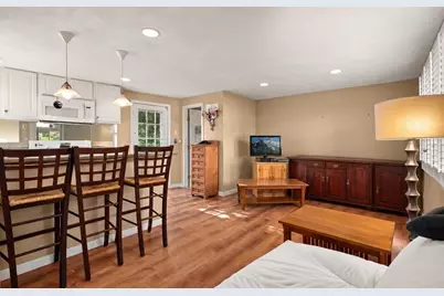 57 Hillcrest St, Waltham, MA 02451 - Photo 8