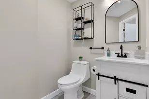 21 W Parish Ct, Haverhill, MA 01832 - Photo 10