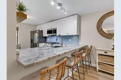 21 W Parish Ct #21, Haverhill, MA 01832 - Photo 4