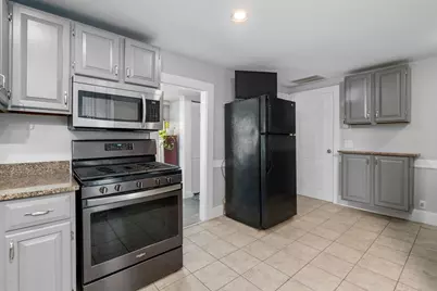 43 Pleasant St, Hudson, MA 01749 - Photo 12