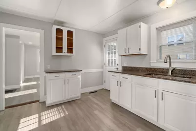 43 Pleasant St, Hudson, MA 01749 - Photo 6