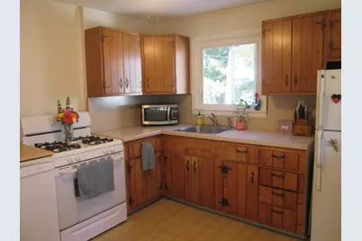 76 Surrey Rd, Springfield, MA 01118 - Photo 8