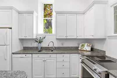 70 Mount Vernon St #1B, Boston, MA 02108 - Photo 6