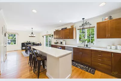 32 Welcome St, Fairhaven, MA 02719 - Photo 10