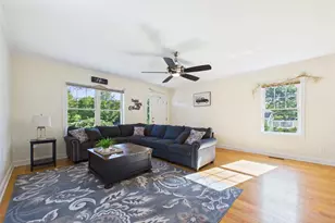 32 Welcome St, Fairhaven, MA 02719 - Photo 4