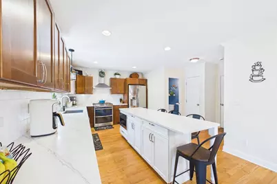 32 Welcome St, Fairhaven, MA 02719 - Photo 8