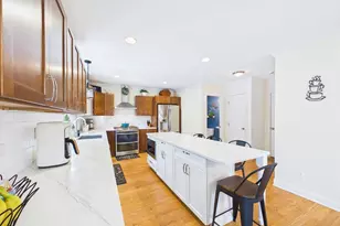 32 Welcome St, Fairhaven, MA 02719 - Photo 8