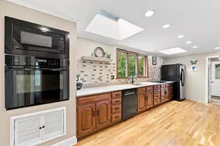 78 Oak St, Wakefield, MA 01880 - Photo 10