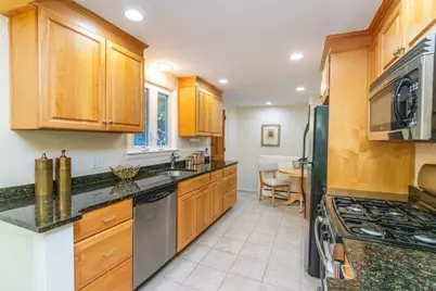 32 Vfw Pkwy, Boston, MA 02467 - Photo 6
