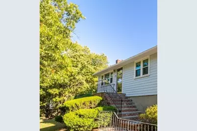 32 Vfw Pkwy, Boston, MA 02467 - Photo 2