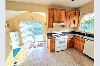 42 Byron St, New Bedford, MA 02740 - Photo 6