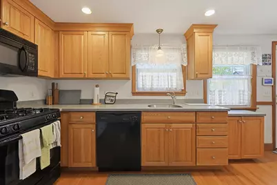 10 Meyer St, Boston, MA 02131 - Photo 6