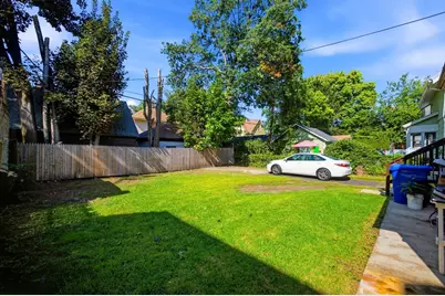 28 Lyndale St, Springfield, MA 01108 - Photo 38