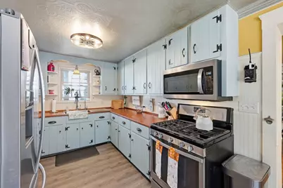 9 Waters St, Millbury, MA 01527 - Photo 4
