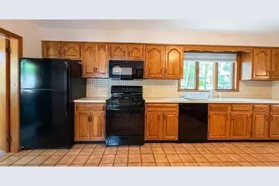 135 Greaton Rd., Boston, MA 02132 - Photo 4